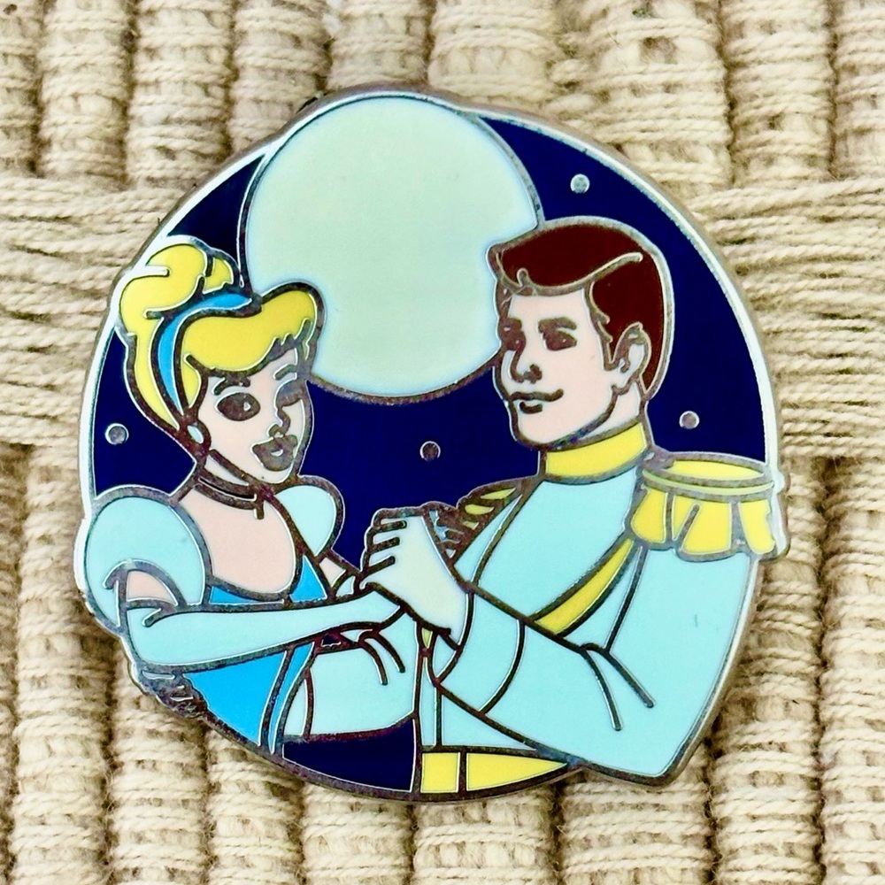 DISNEY 2013 Cinderella & Prince Charming Couples Series Pin